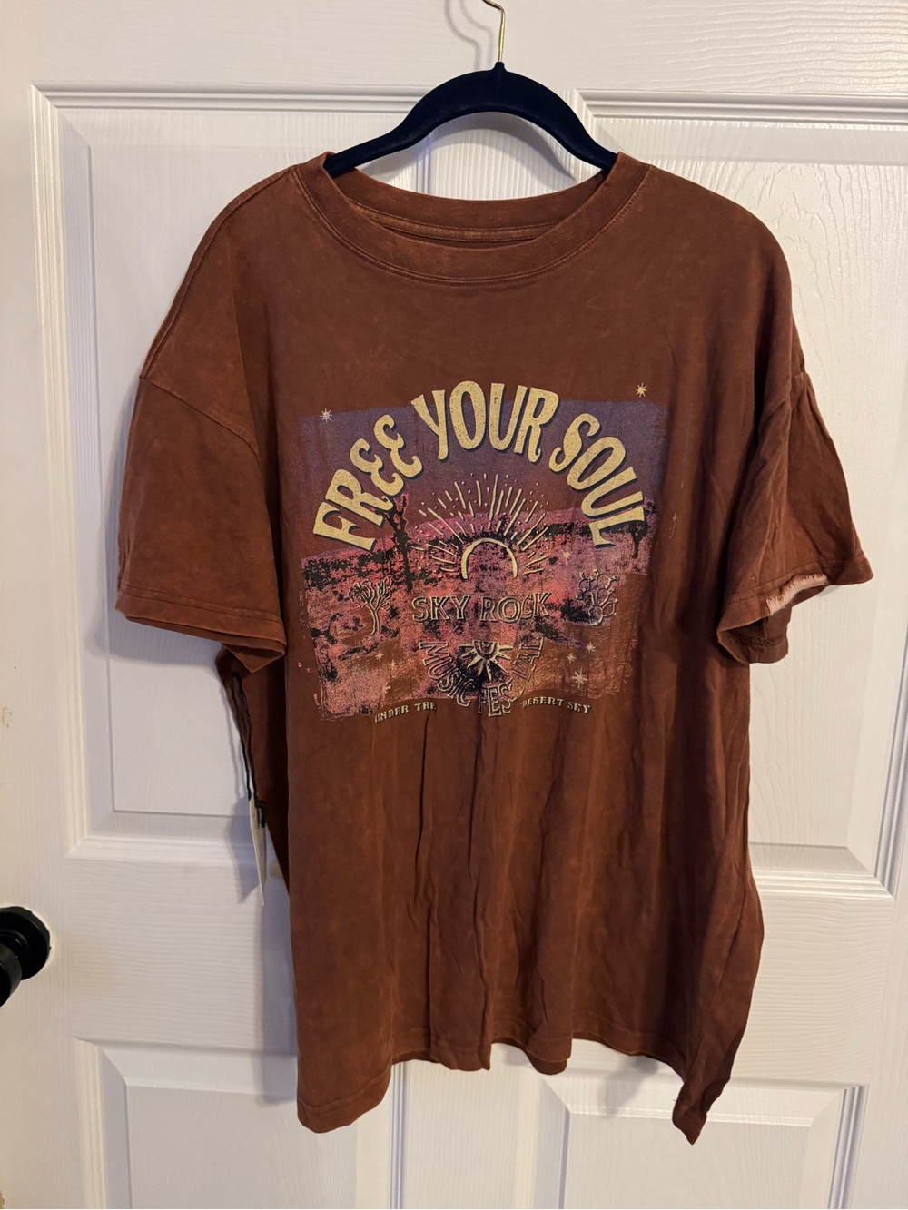 Free Your Soul Graphic Tee - Brown Women's Short Sleeve